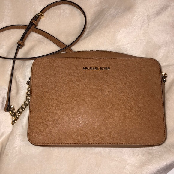 Michael Kors Handbags - Michael Kors Jetset Crossbody Bag